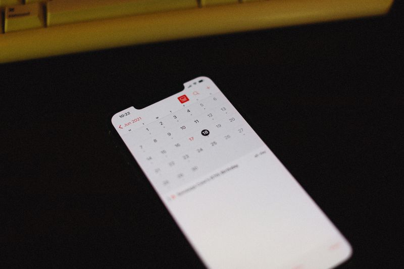 What are the key features to look for in a free online appointment scheduling tool?