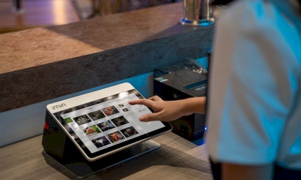 What are the essential features to look for in a WordPress booking system for local eateries?
