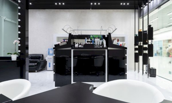 Are there reliable salon booking platforms that do not charge monthly subscription fees?