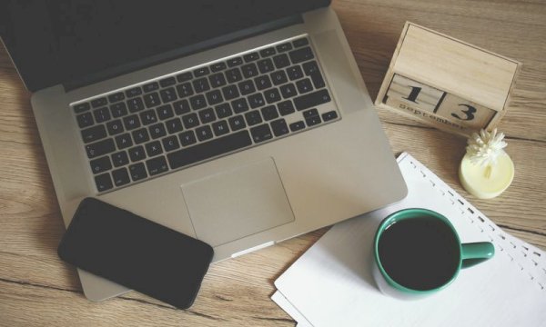 Can WordPress event booking systems integrate directly with Google Calendar and Outlook for automated attendee notifications?