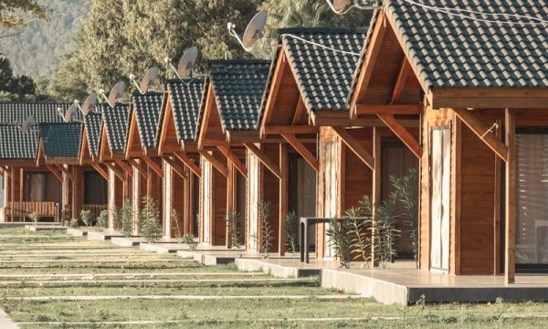 What are the most reliable WordPress accommodation plugins for managing property bookings?