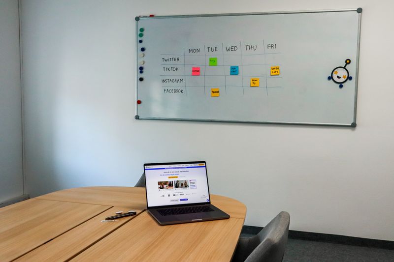 Best Outlook Plugin for Room Booking Coordination