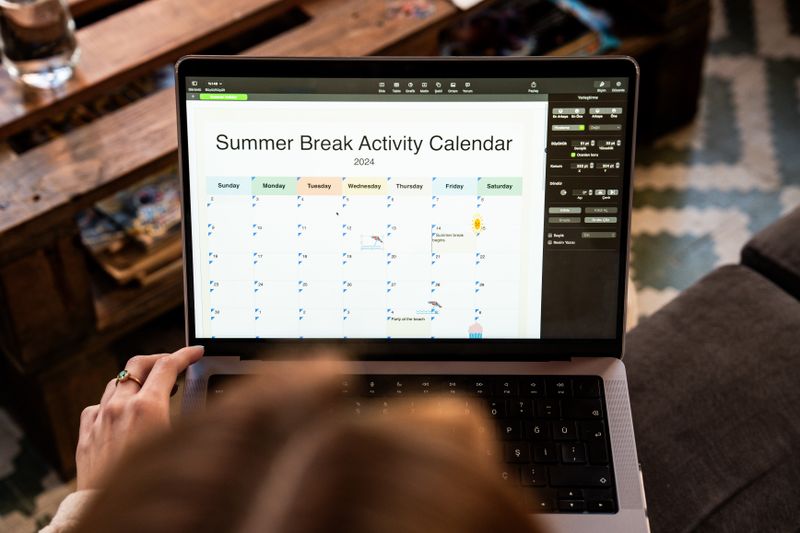 Is there a reliable free booking calendar plugin that syncs with Google Calendar?