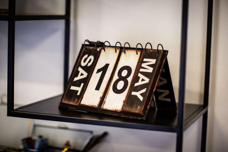 Can WooCommerce handle complex product booking rules and seasonal pricing?