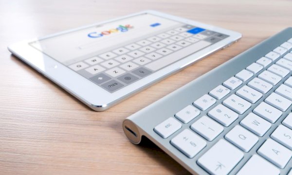 What are the best methods to display Google Calendar availability on a business website?