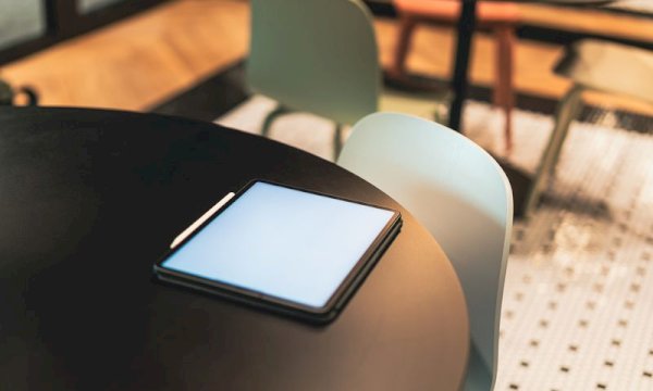 What are the essential features to look for in a WordPress booking system for food service businesses?