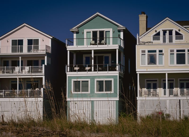 What are the best free WordPress plugins for vacation rental property bookings?
