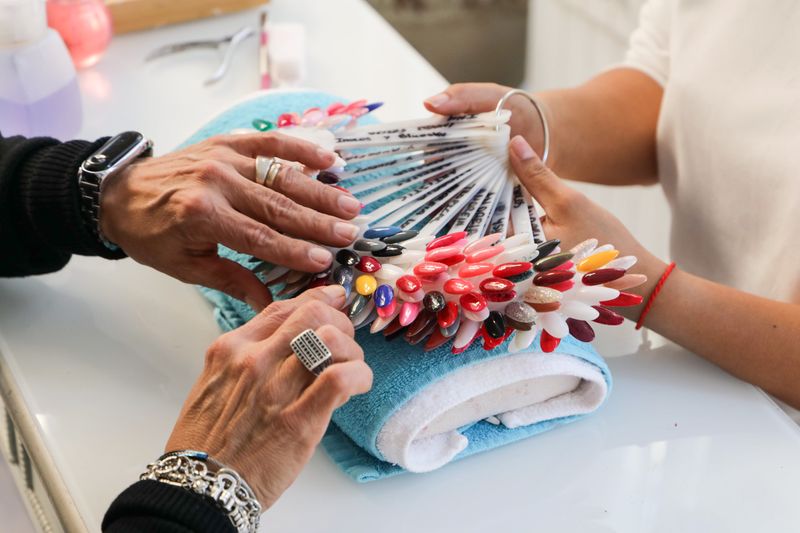 Can I sync my nail salon booking system with Google Calendar?