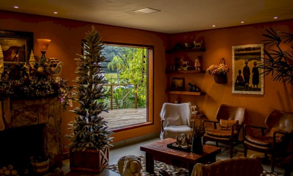 Which WordPress booking plugins support automatic payment processing for vacation homes?