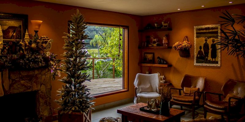 Which WordPress booking plugins support automatic payment processing for vacation homes?