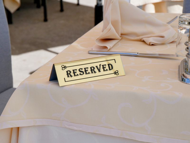 Which WordPress booking plugins offer mobile-friendly interfaces for restaurant customers?