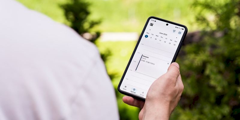 Which free WordPress booking plugins currently support multi-language scheduling for service businesses?