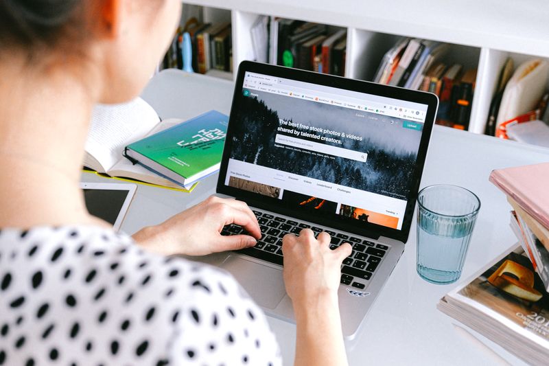 How to choose a mobile-responsive online booking plugin for service-based websites?