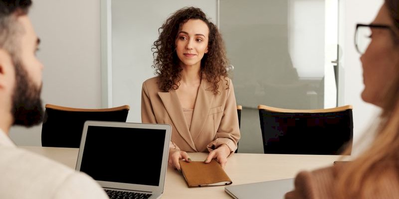 What are the essential criteria for hiring a qualified WooCommerce developer?