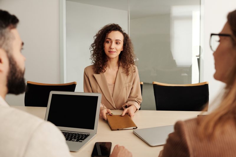 What are the essential criteria for hiring a qualified WooCommerce developer?