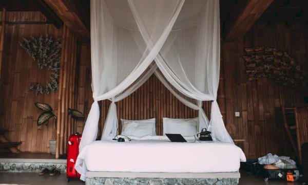 How do I sync my WordPress accommodation plugin with Airbnb and Booking.com calendars?