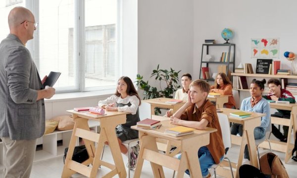 How can I sync my WordPress class booking calendar with Google Calendar?
