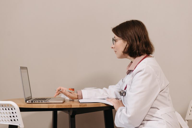 What are the best free WordPress appointment scheduling plugins for small businesses?