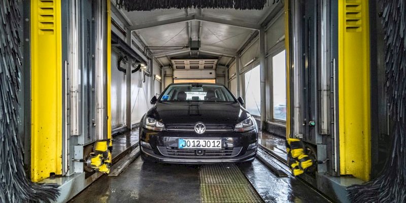 What are the essential features to look for in a WordPress car wash booking plugin?