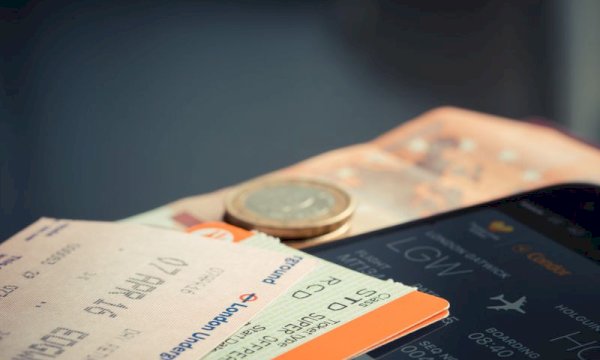 What are the best free WordPress plugins for managing event ticket sales and seat reservations?