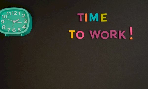 Which WordPress plugins allow staff to swap shifts automatically?