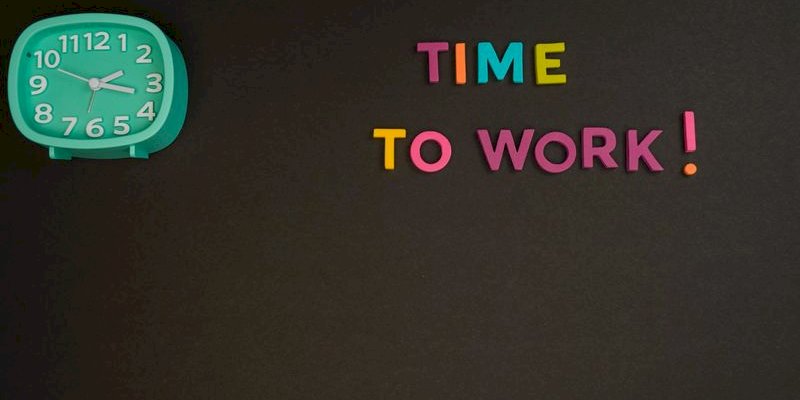 Which WordPress plugins allow staff to swap shifts automatically?