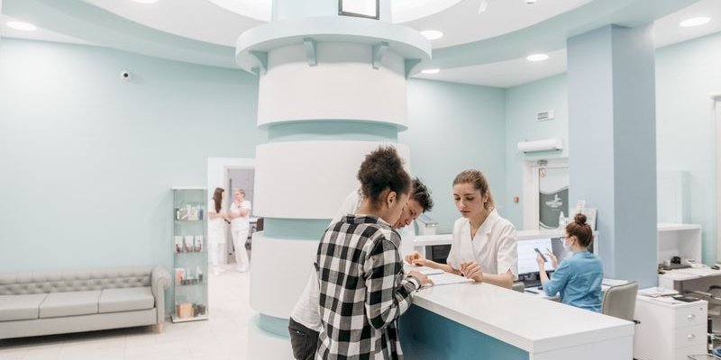 What are the best free WordPress plugins for scheduling appointments and managing staff calendars?