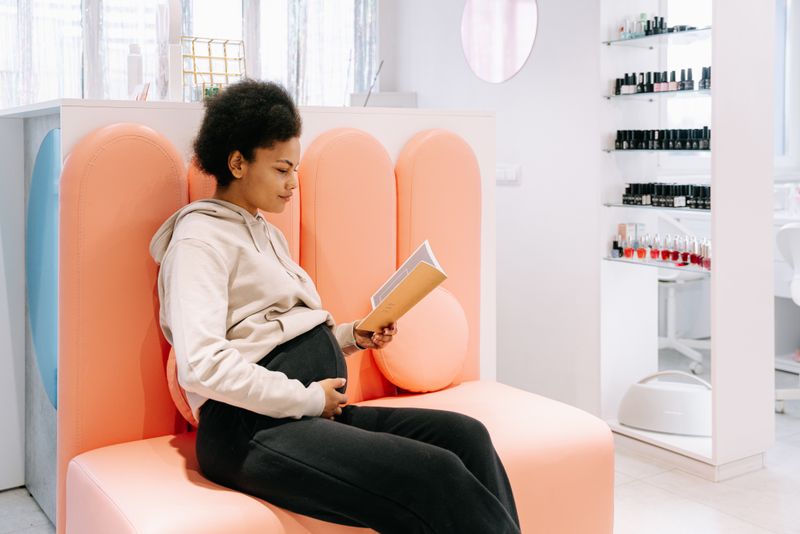 Are there free salon booking websites that allow real-time appointment tracking?