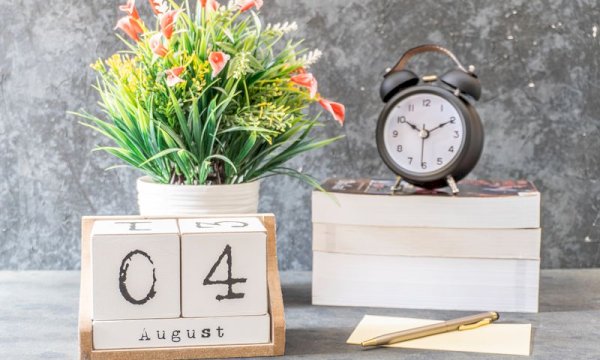 Is the WP Booking Calendar plugin compatible with WooCommerce payment gateways?