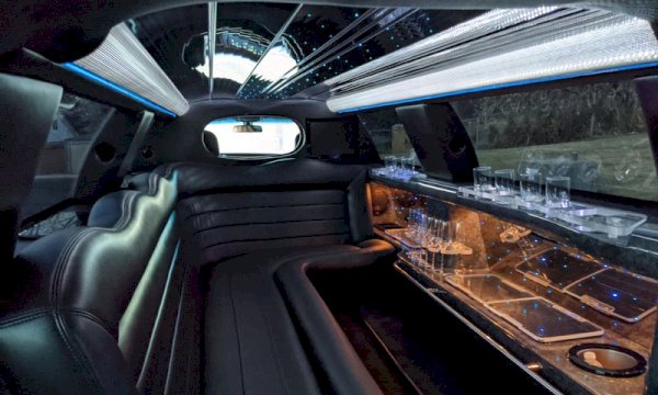 Which WordPress booking engines provide the most reliable payment processing for luxury transport services?
