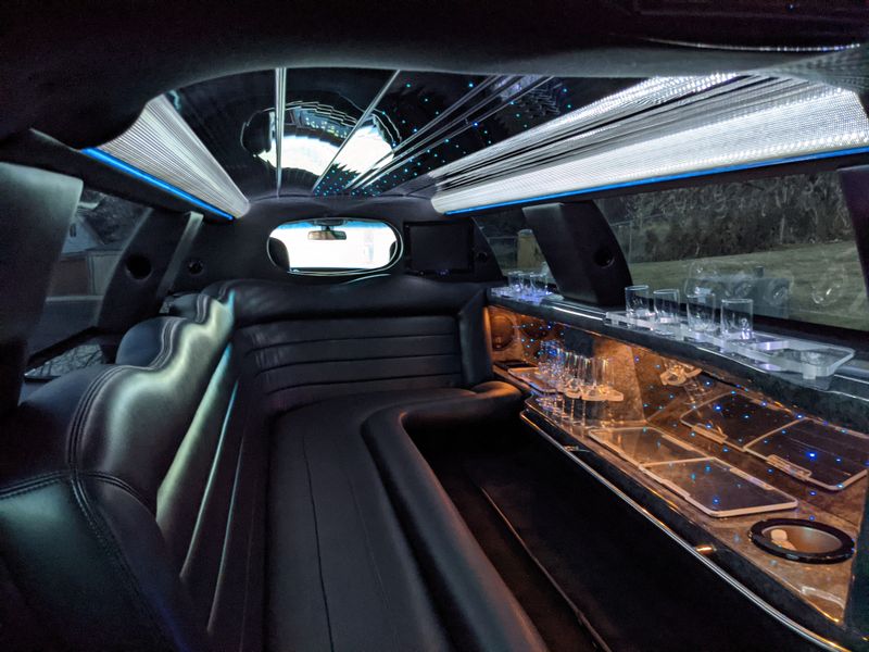 Which WordPress booking engines provide the most reliable payment processing for luxury transport services?